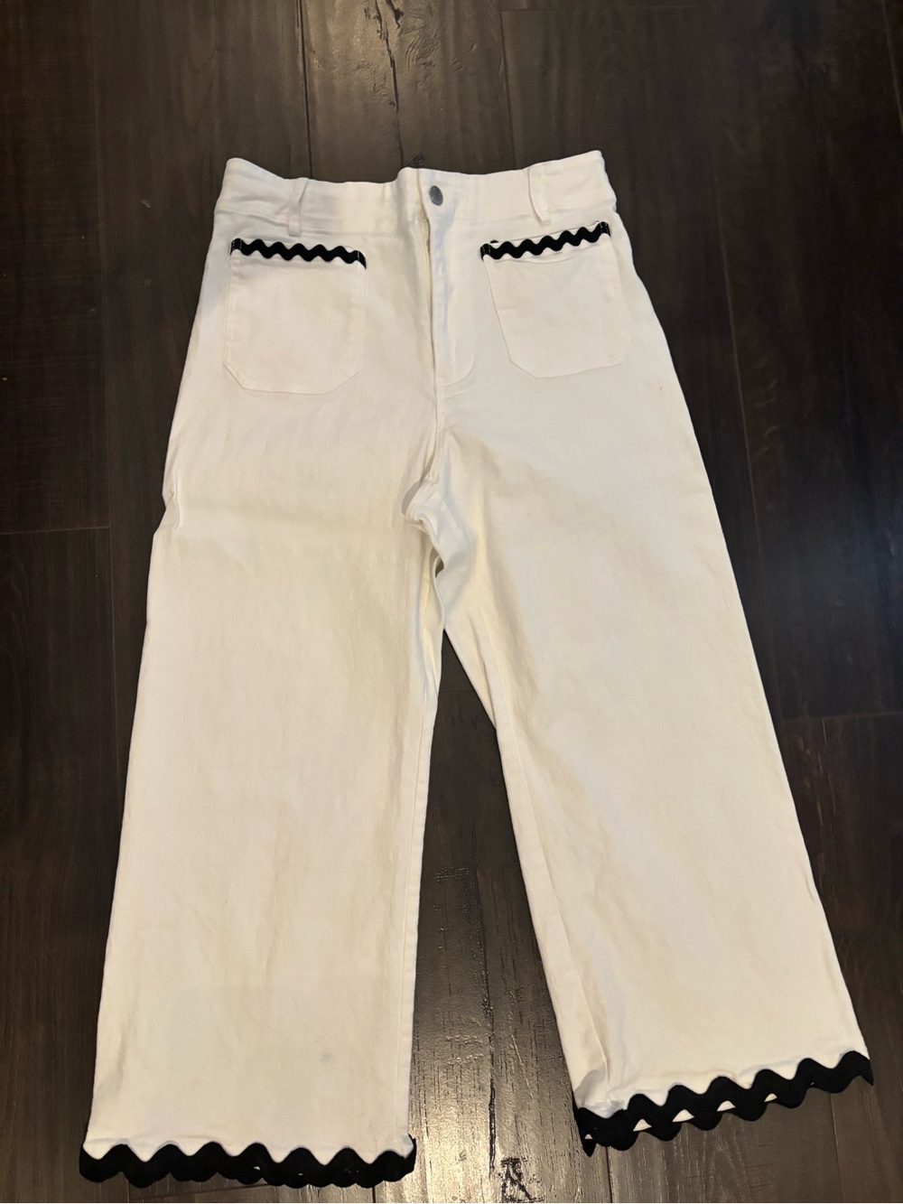 eesome White Cropped Jeans with Black Ric-Rac Trim